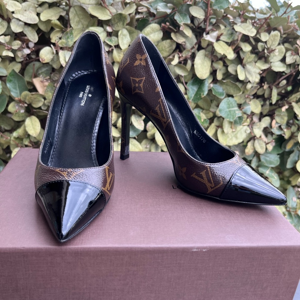 Louis Vuitton Monogram Pumps size 35